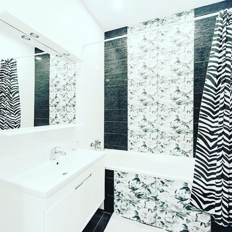 1 Room 60M2 Center Of Obolon Near River Side. With Terrace. 22 Floor Kiev Eksteriør bilde