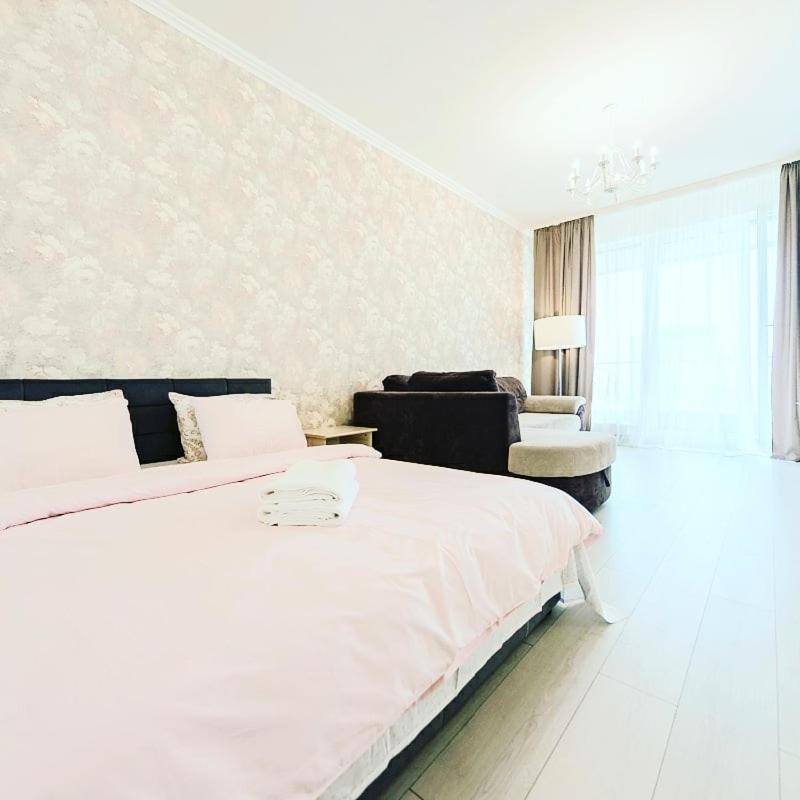 1 Room 60M2 Center Of Obolon Near River Side. With Terrace. 22 Floor Kiev Eksteriør bilde